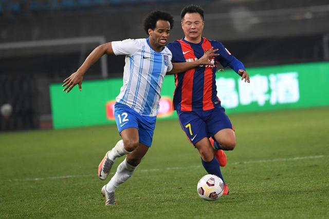 迪玛利亚社交媒体晒全家福 祝所有人2025新年快乐